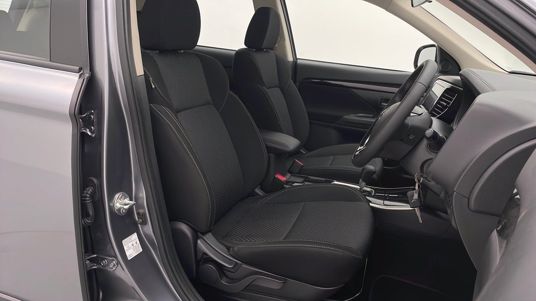 2019 Mitsubishi Outlander Es 7 Seat (2wd), Automatic, 43285 km, Right Side Front Door Cabin View