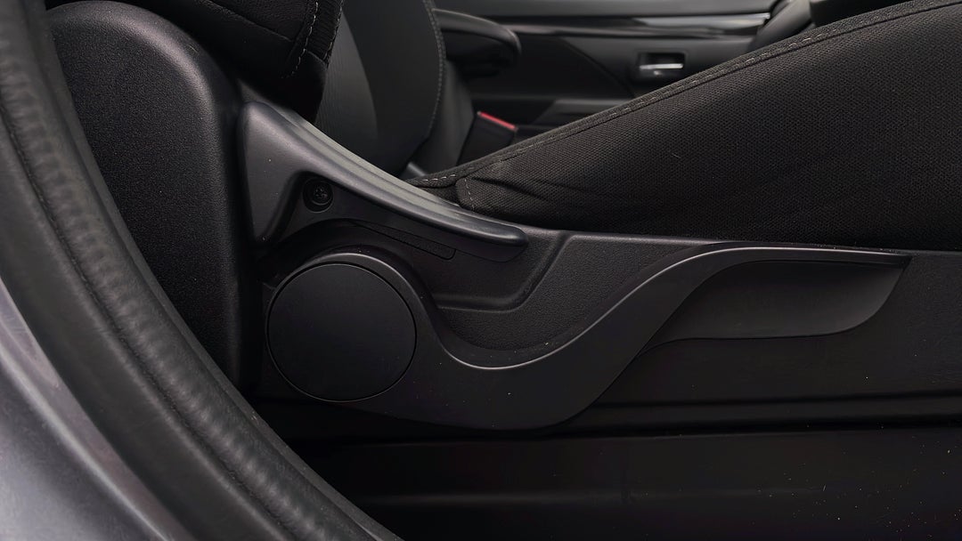 2019 Mitsubishi Outlander Es 7 Seat (2wd), Automatic, 43285 km, Drivers Side Adjustment Panel