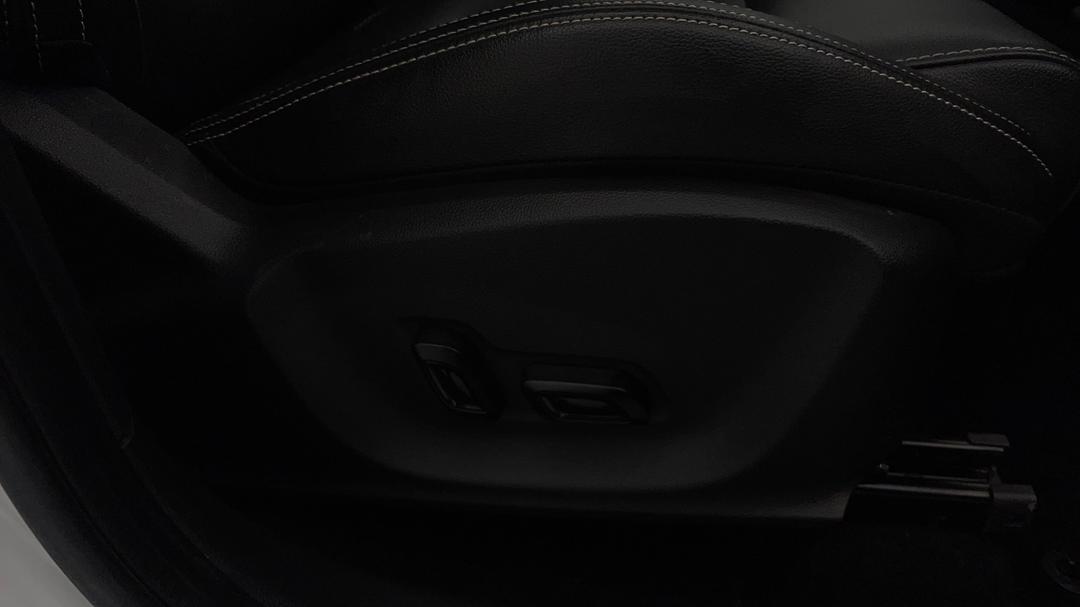 2021 MG ZS EV Essence, Automatic, 39657 km, Drivers Side Adjustment Panel