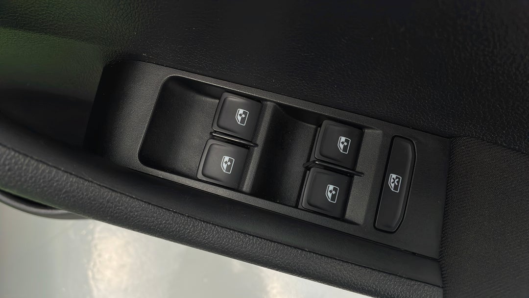 2019 SKODA Fabia 81 Tsi, Automatic, 19976 km, Drivers Side Door Panel Controls