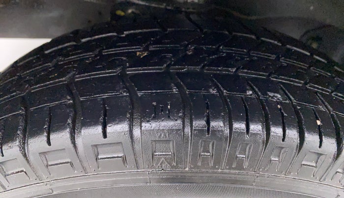 2017 Maruti Eeco 5 STR WITH AC PLUSHTR, Petrol, Manual, 21,931 km, Left Front Tyre Tread