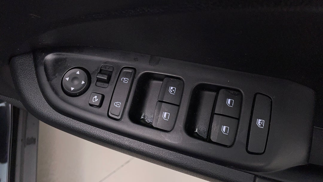 2022 Hyundai Venue Elite (black) Two-tone Roof, Automatic, 33881 km, Drivers Side Door Panel Controls