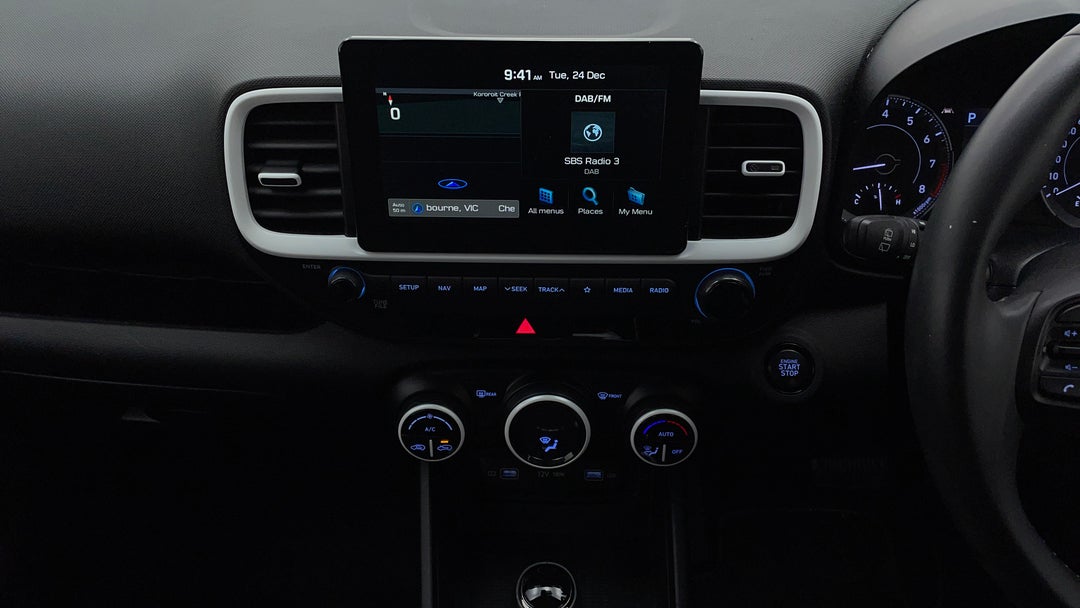 2022 Hyundai Venue Elite (black) Two-tone Roof, Automatic, 33881 km, Center Console