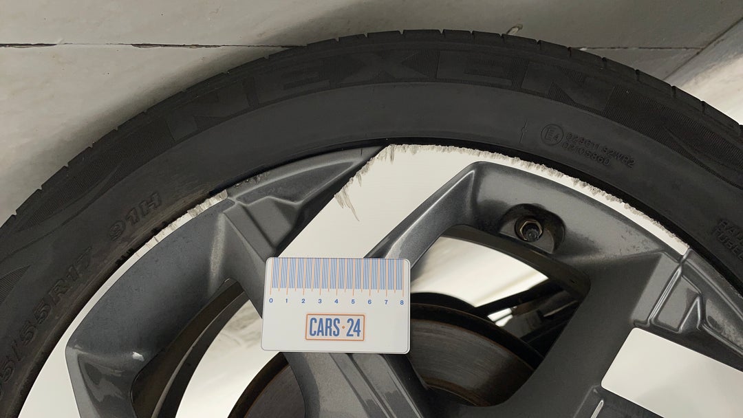 2022 Hyundai Venue Elite (black) Two-tone Roof, Automatic, 33881 km, Wheels Rim Rear LHS Gutter Rash