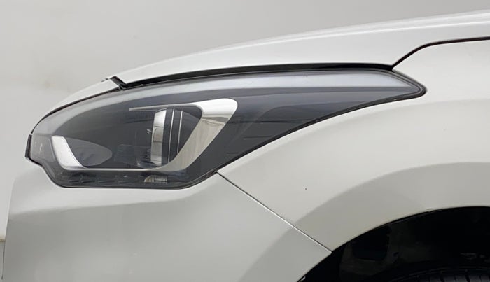 2017 Hyundai Elite i20 ASTA 1.4 CRDI (O), Diesel, Manual, 1,01,707 km, Left headlight - Minor scratches