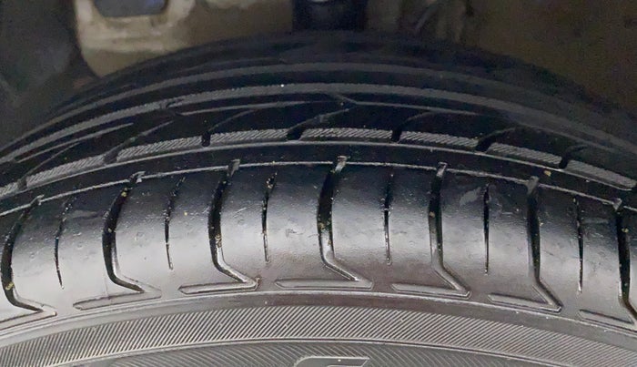 2017 Hyundai Elite i20 ASTA 1.4 CRDI (O), Diesel, Manual, 1,01,707 km, Left Front Tyre Tread