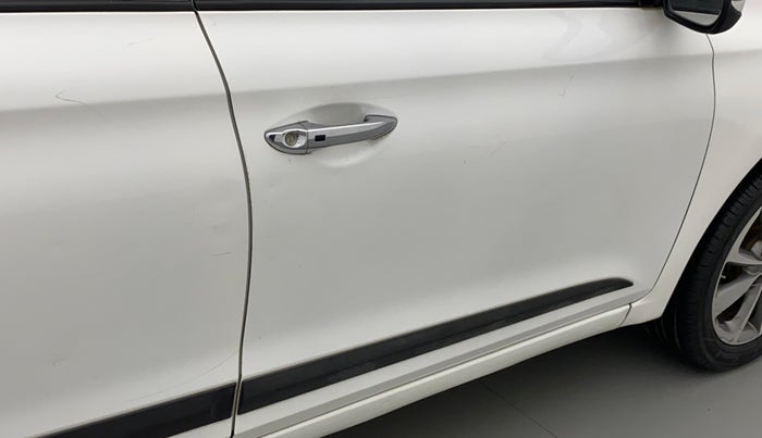 2017 Hyundai Elite i20 ASTA 1.4 CRDI (O), Diesel, Manual, 1,01,707 km, Driver-side door - Minor scratches