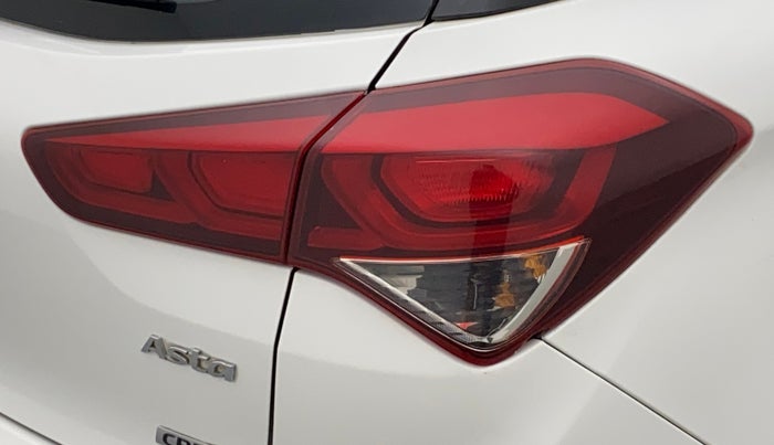 2017 Hyundai Elite i20 ASTA 1.4 CRDI (O), Diesel, Manual, 1,01,707 km, Right tail light - Minor damage
