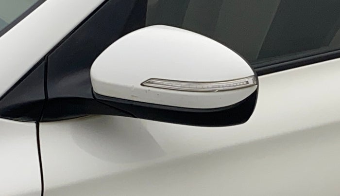 2017 Hyundai Elite i20 ASTA 1.4 CRDI (O), Diesel, Manual, 1,01,707 km, Left rear-view mirror - Minor scratches