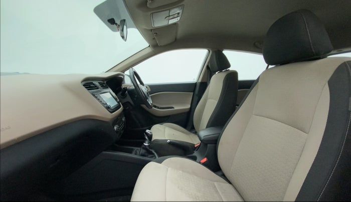 2017 Hyundai Elite i20 ASTA 1.4 CRDI (O), Diesel, Manual, 1,01,707 km, Right Side Front Door Cabin