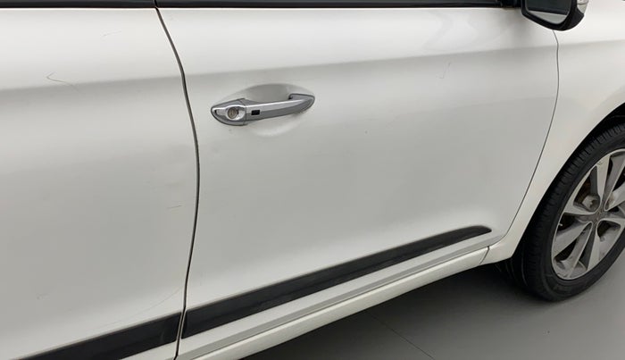 2017 Hyundai Elite i20 ASTA 1.4 CRDI (O), Diesel, Manual, 1,01,707 km, Driver-side door - Slightly dented