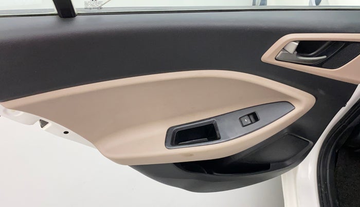 2017 Hyundai Elite i20 ASTA 1.4 CRDI (O), Diesel, Manual, 1,01,707 km, Left rear window switch / handle - Switch/handle not functional