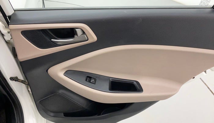 2017 Hyundai Elite i20 ASTA 1.4 CRDI (O), Diesel, Manual, 1,01,707 km, Right rear window switch / handle - Switch/handle not functional