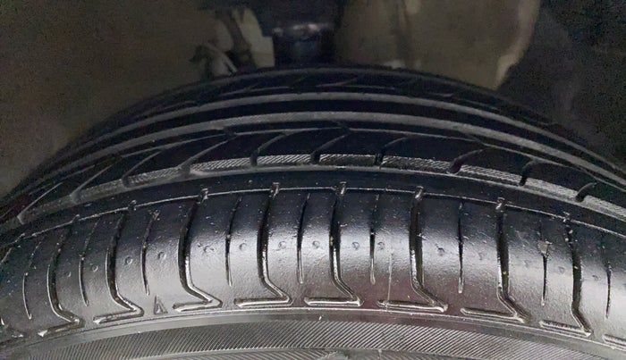 2017 Hyundai Elite i20 ASTA 1.4 CRDI (O), Diesel, Manual, 1,01,707 km, Right Front Tyre Tread