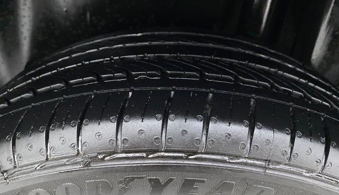 2022 Maruti Ciaz ALPHA  AT 1.5 SHVS PETROL, Petrol, Automatic, 15,680 km, Left Rear Tyre Tread