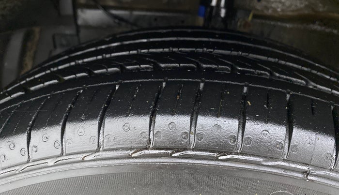 2022 Maruti Ciaz ALPHA  AT 1.5 SHVS PETROL, Petrol, Automatic, 15,680 km, Left Front Tyre Tread