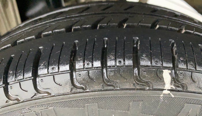 2015 Maruti Alto K10 LXI CNG, CNG, Manual, 74,358 km, Left Rear Tyre Tread