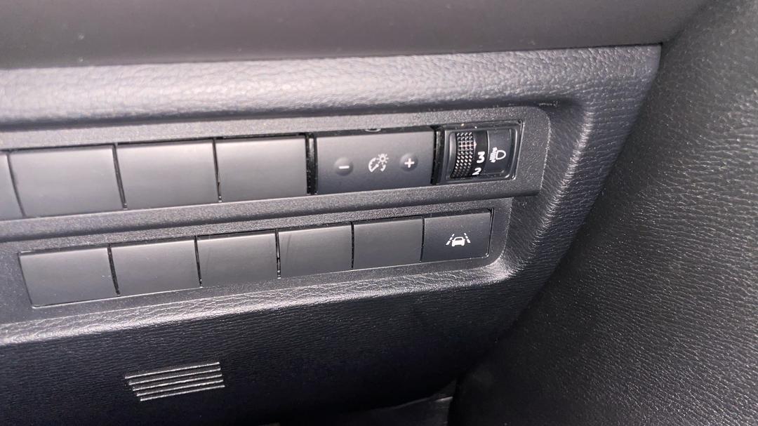 2023 Mitsubishi Outlander Es 5 Seat (2WD), Automatic, 50881 km, Utility Switches/Buttons