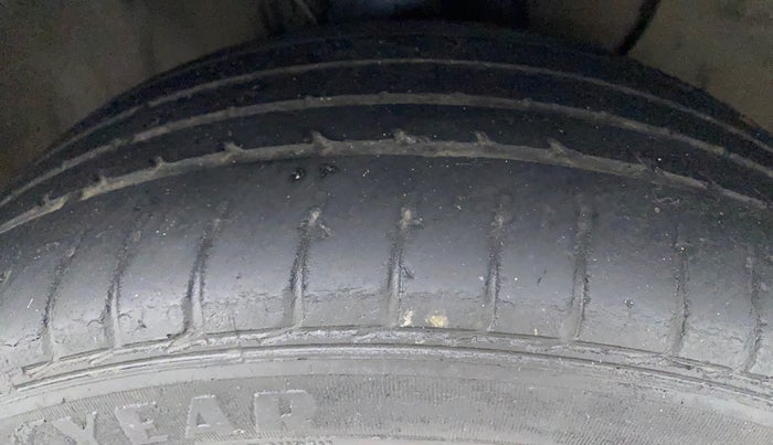 2017 Hyundai Elite i20 ASTA 1.2, Petrol, Manual, 43,753 km, Right Front Tyre Tread