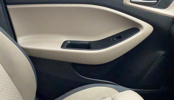2017 Hyundai Elite i20 ASTA 1.2, Petrol, Manual, 43,753 km, Left front window switch / handle - Switch/handle not functional