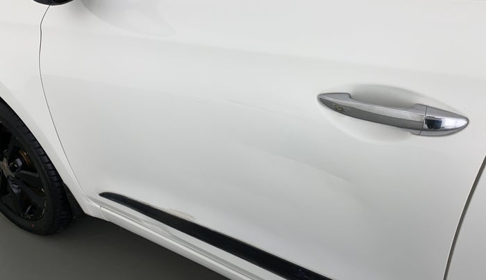 2017 Hyundai Elite i20 ASTA 1.2 (O), Petrol, Manual, 19,478 km, Front passenger door - Slightly dented