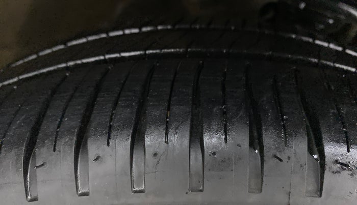 2018 Maruti IGNIS DELTA 1.2 K12 AMT, Petrol, Automatic, 79,469 km, Right Front Tyre Tread