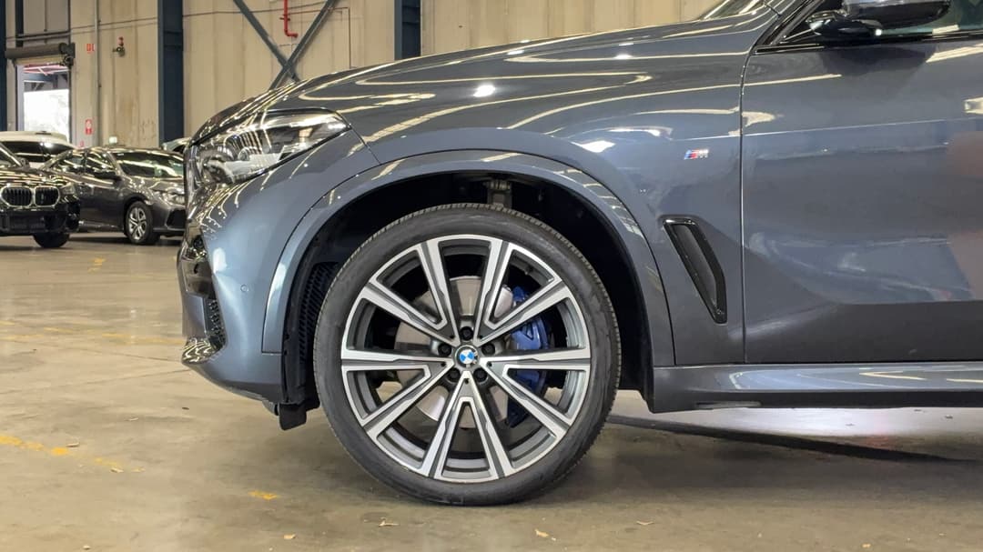 2022 BMW X5 xDrive30d M Sport, Automatic, 49561 km, Left Front Wheel