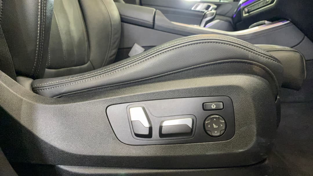 2022 BMW X5 xDrive30d M Sport, Automatic, 49561 km, Drivers Side Adjustment Panel