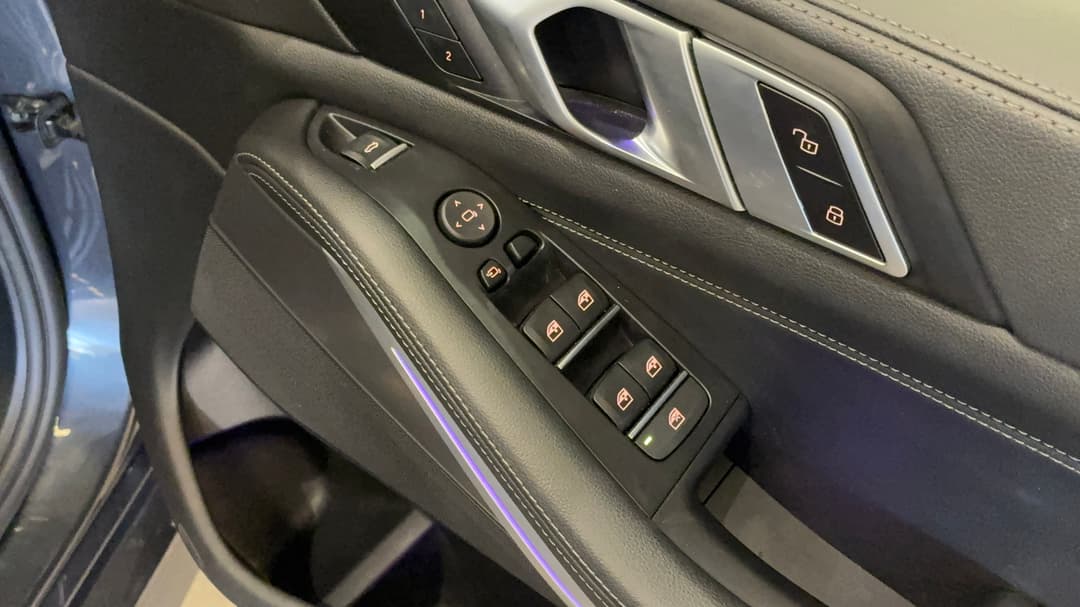 2022 BMW X5 xDrive30d M Sport, Automatic, 49561 km, Drivers Side Door Panel Controls