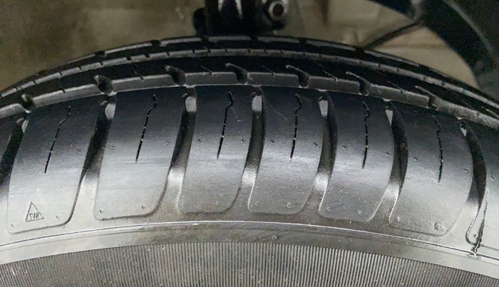 2017 Maruti Dzire VDI, Diesel, Manual, 57,617 km, Right Front Tyre Tread