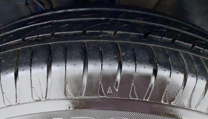 2016 Hyundai Elite i20 SPORTZ 1.2, Petrol, Manual, 59,024 km, Left Front Tyre Tread