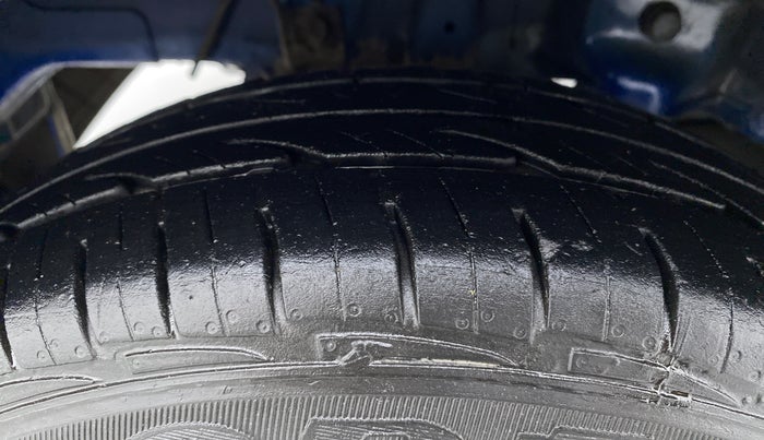 2014 Hyundai Eon D-LITE+, Petrol, Manual, 61,935 km, Right Rear Tyre Tread