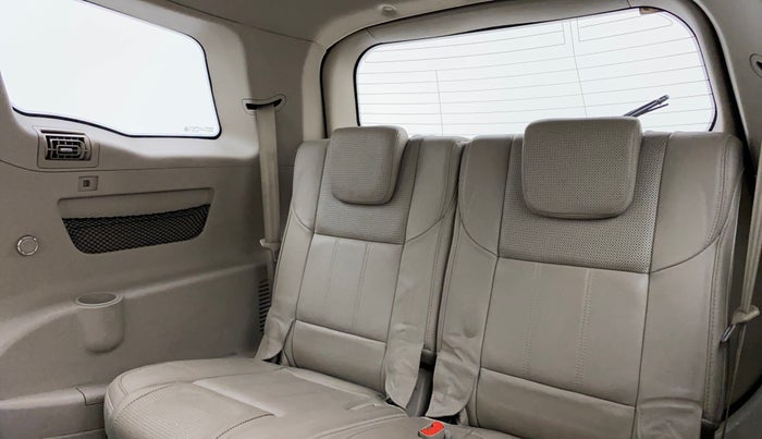2016 Mahindra XUV500 W10, Diesel, Manual, 97,690 km, Third Seat Row ( optional )