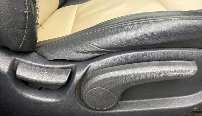 2015 Hyundai Elite i20 SPORTZ 1.2, Petrol, Manual, 73,672 km, Driver Side Adjustment Panel