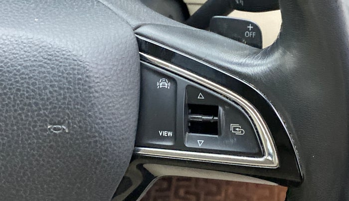 2019 Skoda Octavia 1.8 TSI STYLE AT, Petrol, Automatic, 39,777 km, Steering wheel - Cruise control switch has minor damage