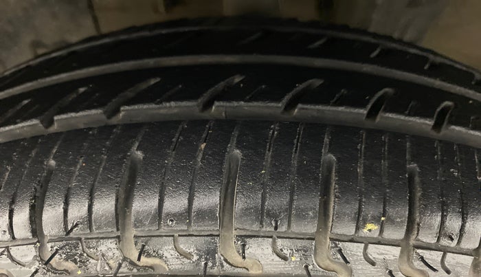 2018 Renault Kwid RXT, Petrol, Manual, 26,242 km, Left Front Tyre Tread