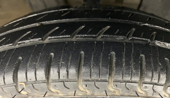 2018 Renault Kwid RXT, Petrol, Manual, 26,242 km, Right Front Tyre Tread