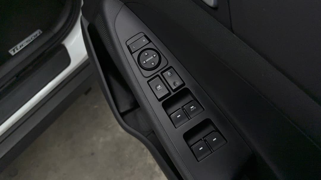 2020 Hyundai Tucson Active (2WD), Automatic, 89386 km, Drivers Side Door Panel Controls