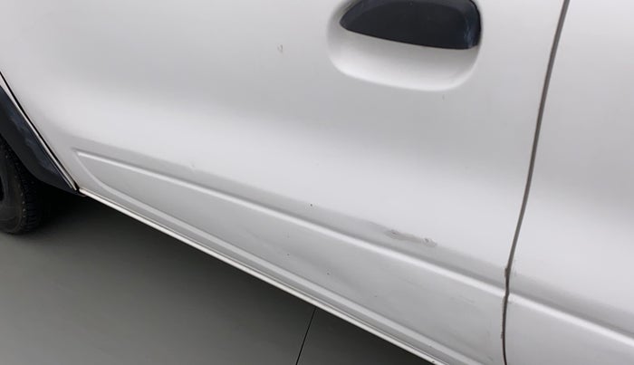 2017 Renault Kwid RXT 1.0 AMT (O), Petrol, Automatic, 29,184 km, Front passenger door - Slightly dented