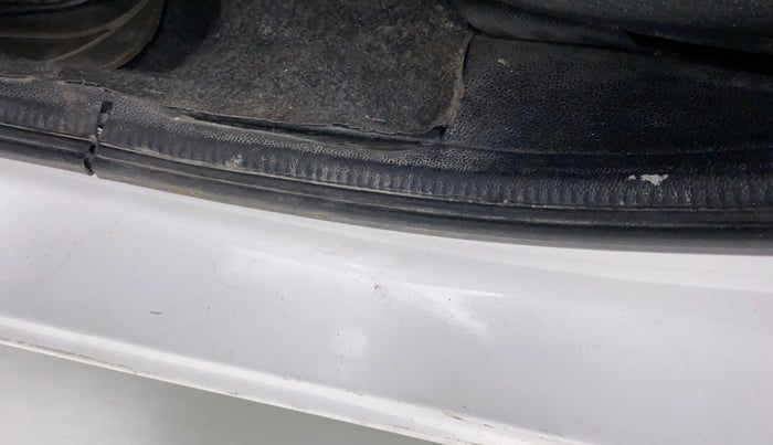 2017 Renault Kwid RXT 1.0 AMT (O), Petrol, Automatic, 29,184 km, Rear left door - Beading has minor damage