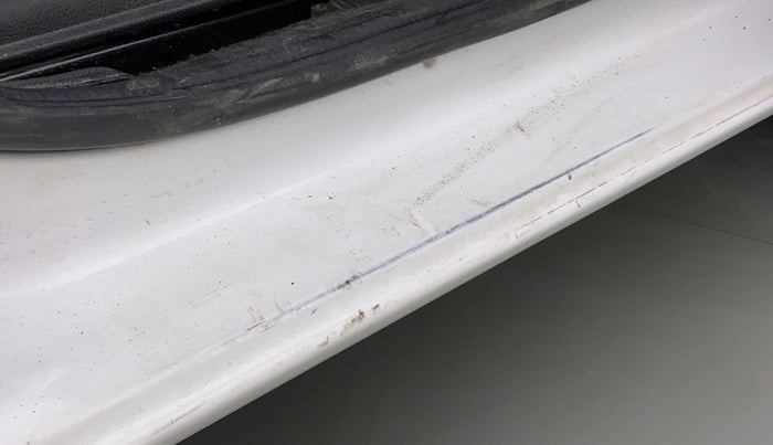 2017 Renault Kwid RXT 1.0 AMT (O), Petrol, Automatic, 29,184 km, Right running board - Minor scratches