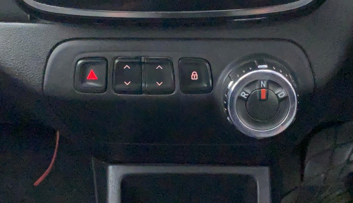 2017 Renault Kwid RXT 1.0 AMT (O), Petrol, Automatic, 29,184 km, Gear Lever