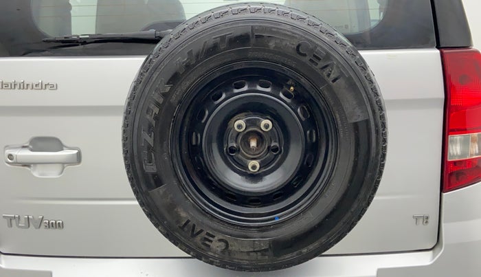 2017 Mahindra TUV300 T8, Diesel, Manual, 38,125 km, Spare Tyre
