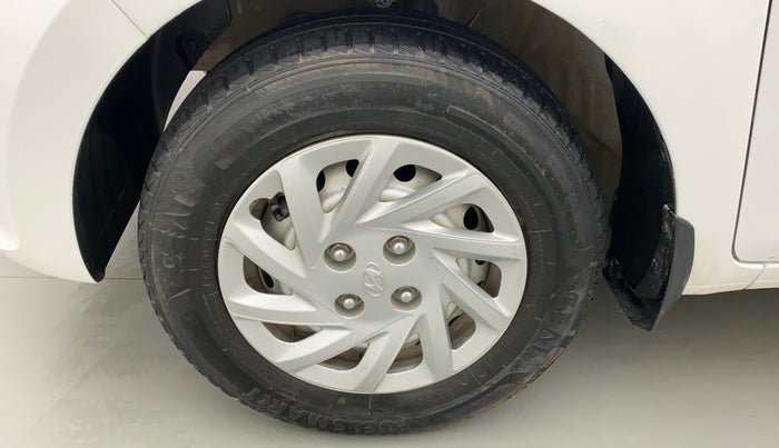2022 Hyundai NEW SANTRO SPORTZ EXECUTIVE MT CNG, CNG, Manual, 27,064 km, Left front tyre - Minor crack