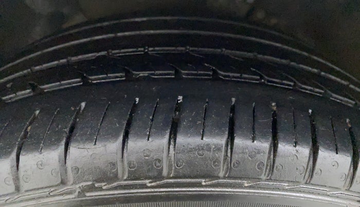 2014 Hyundai Elite i20 ASTA 1.2, Petrol, Manual, 82,091 km, Left Front Tyre Tread