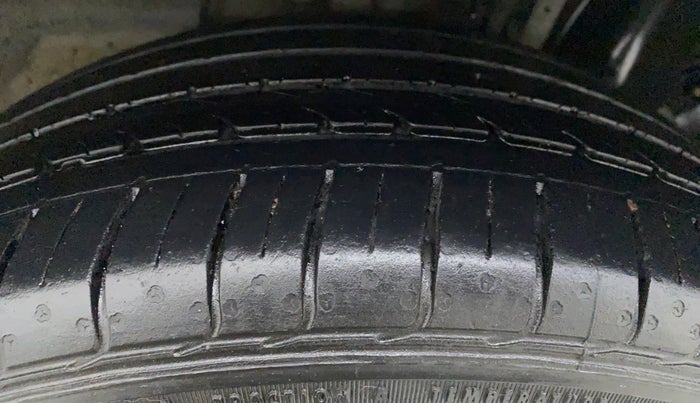 2014 Hyundai Elite i20 ASTA 1.2, Petrol, Manual, 82,091 km, Right Front Tyre Tread
