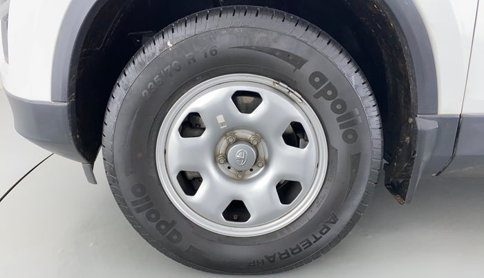 2021 Tata Safari XM 2.0 KRYOTEC, Diesel, Manual, 12,969 km, Left Front Wheel