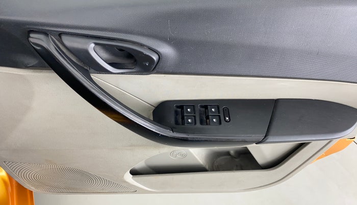 2017 Tata Tiago XM 1.2 REVOTRON, Petrol, Manual, 68,786 km, Driver Side Door Panels Control