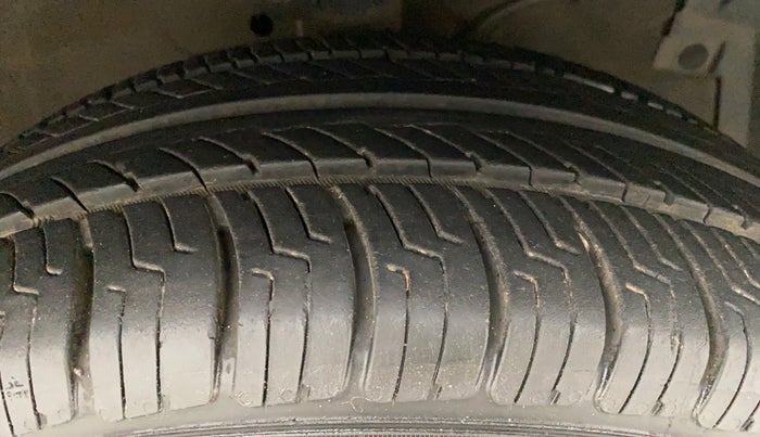 2017 Maruti Swift ZXI, Petrol, Manual, 89,482 km, Right Front Tyre Tread