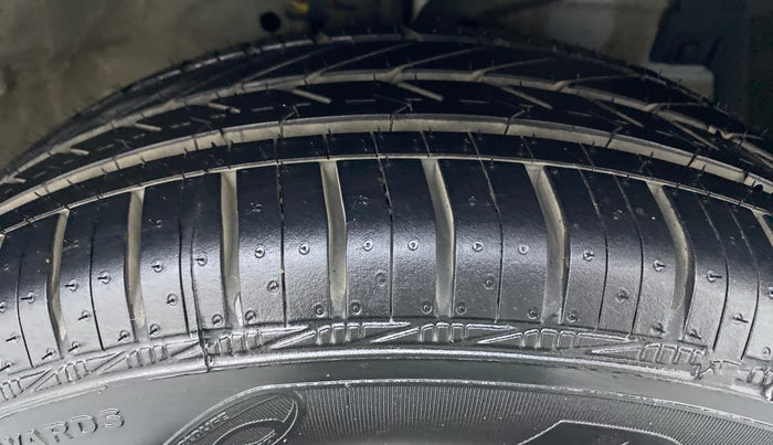 2017 Maruti Ertiga VDI SHVS, Diesel, Manual, 44,129 km, Right Front Tyre Tread